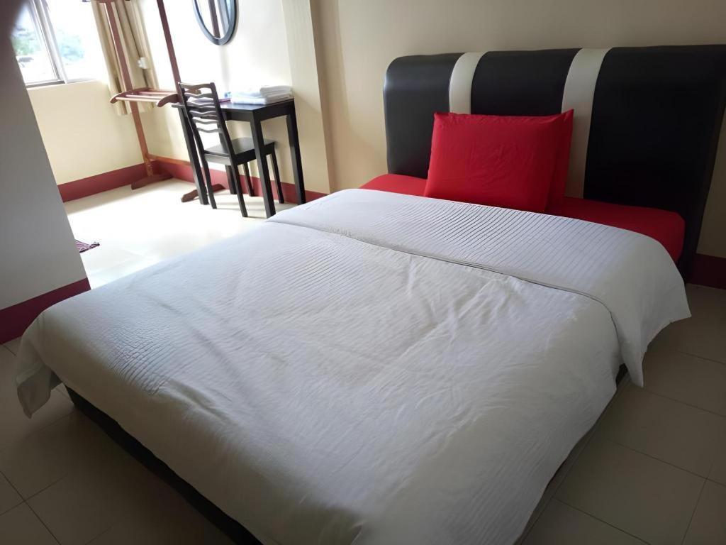History Hotel Kangar Esterno foto