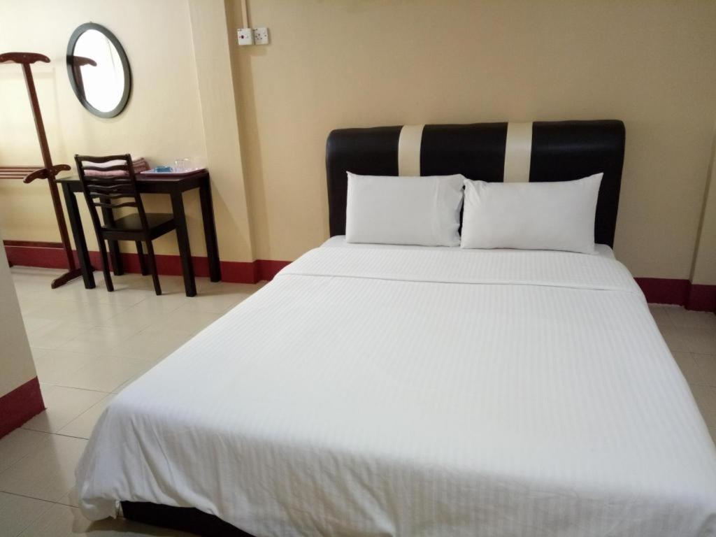 History Hotel Kangar Esterno foto
